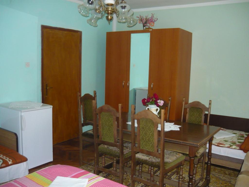 Rooms Banicevic Risan Bilik gambar