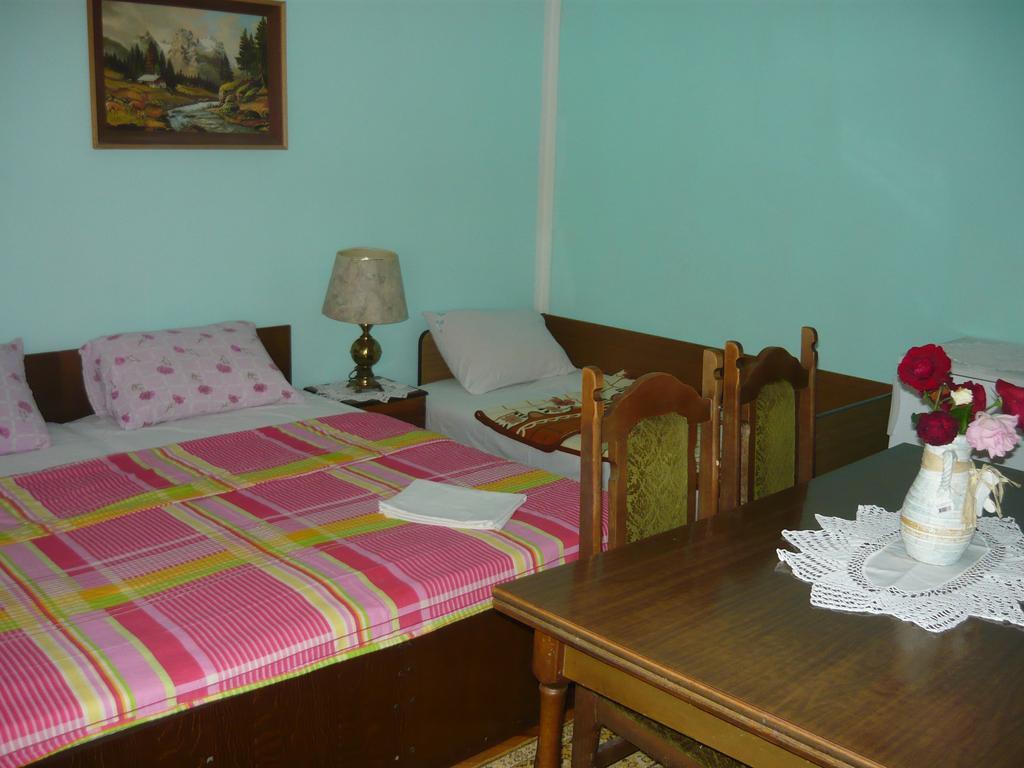 Rooms Banicevic Risan Bilik gambar