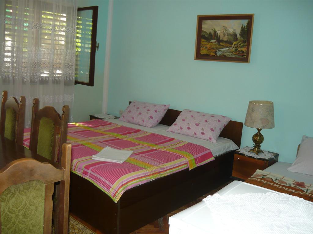 Rooms Banicevic Risan Bilik gambar