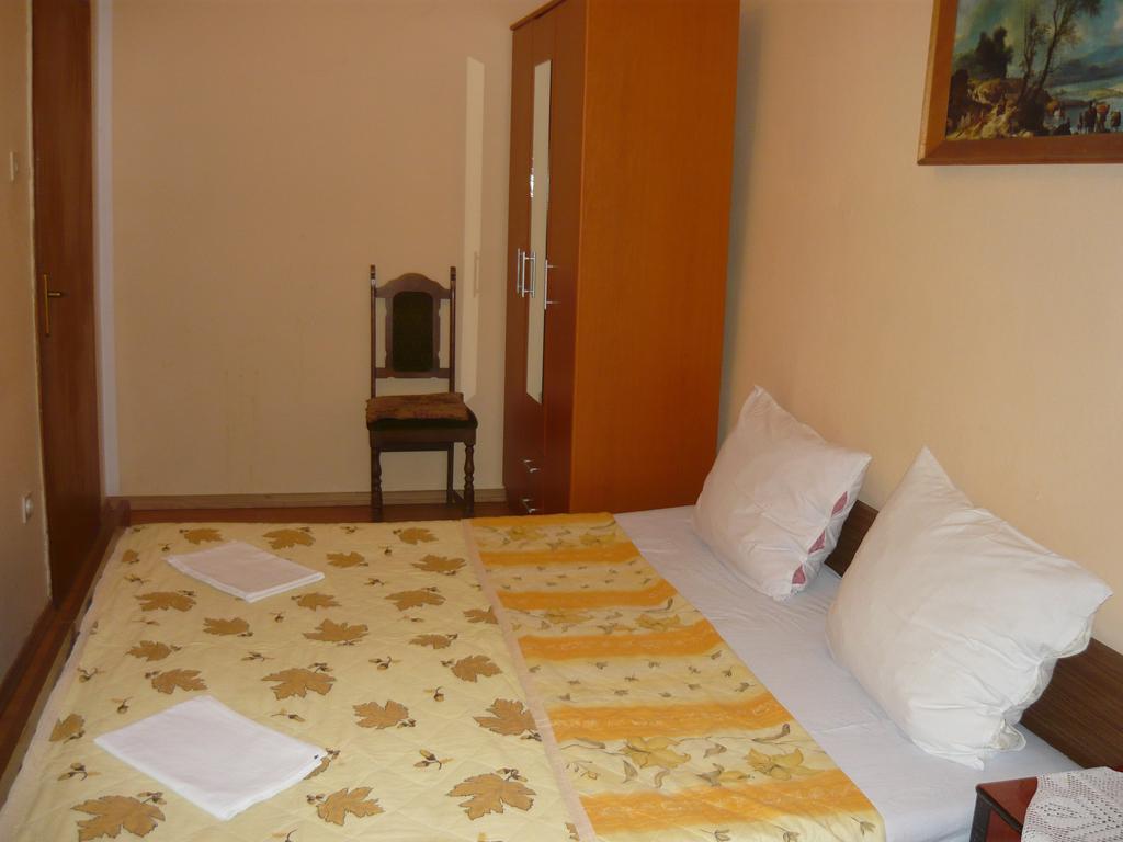 Rooms Banicevic Risan Bilik gambar